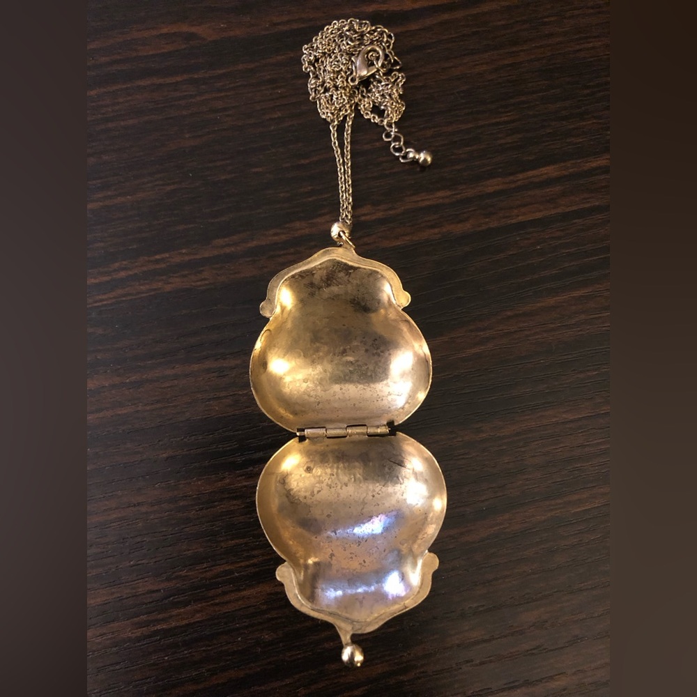 Y2K Gold Pouch Necklace - Picture 2 of 4